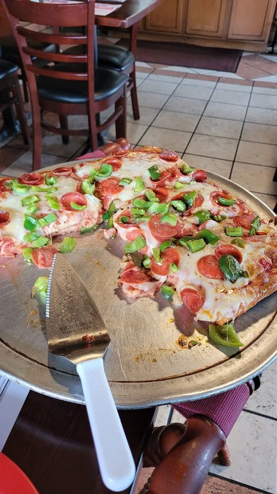 Green Pepper and Pepperoni Pizza